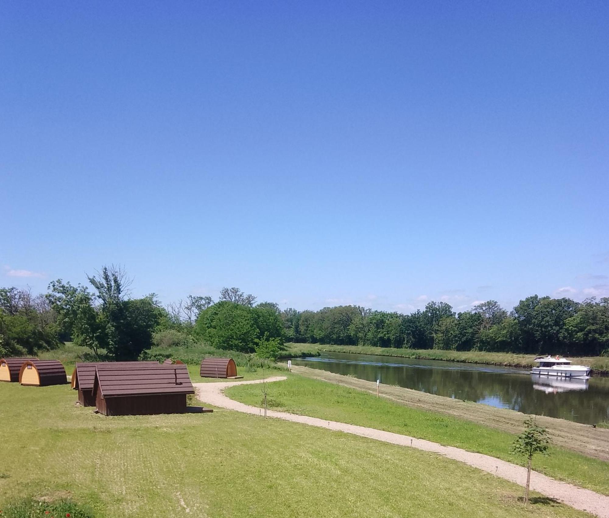 La Halte Du Canal Campsite *