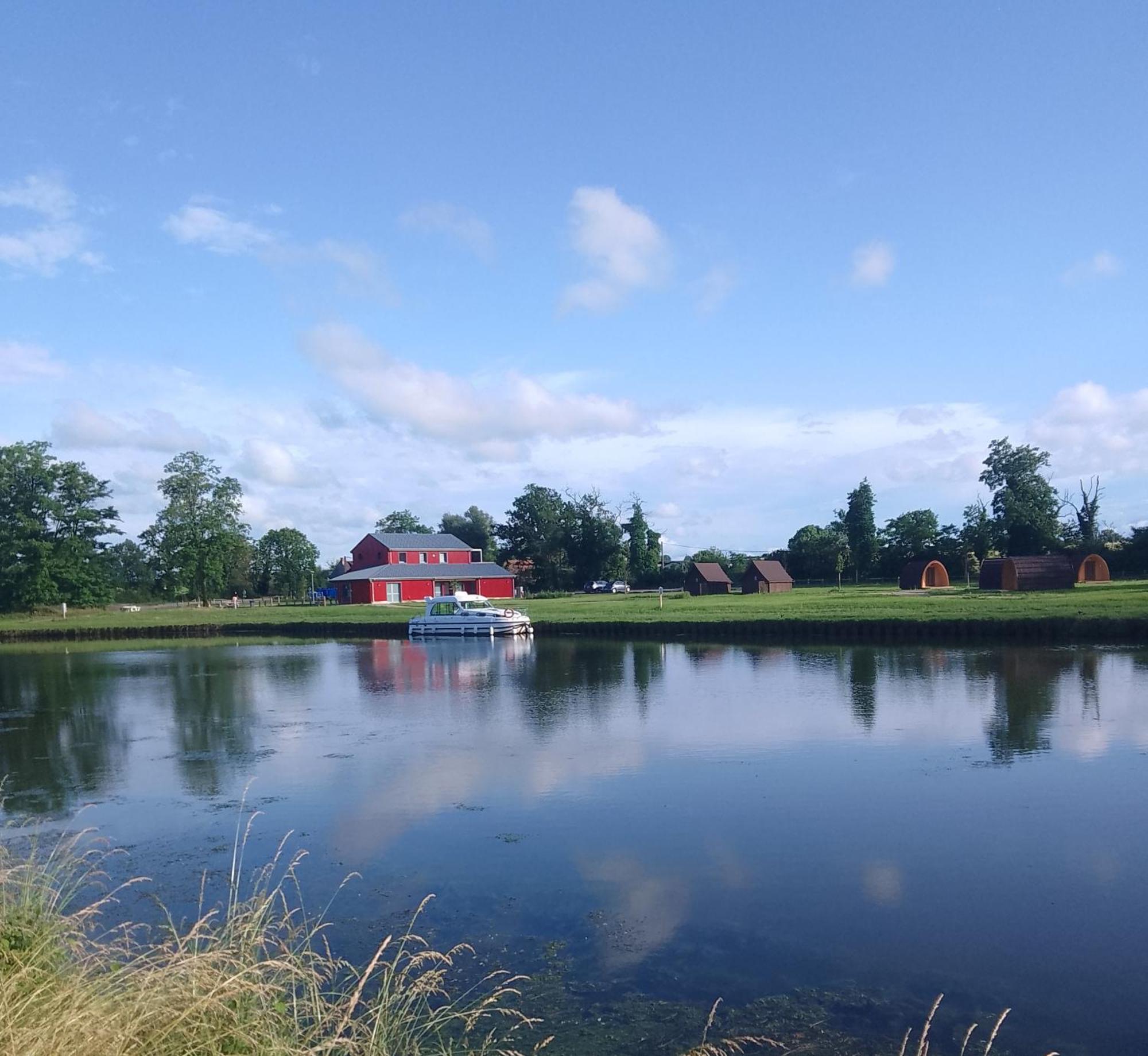 La Halte Du Canal Campsite *